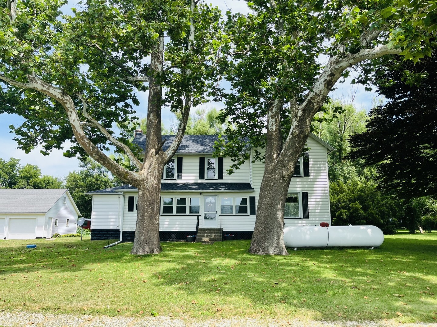 Property Photo: 24949 3200 E Street IL 61330