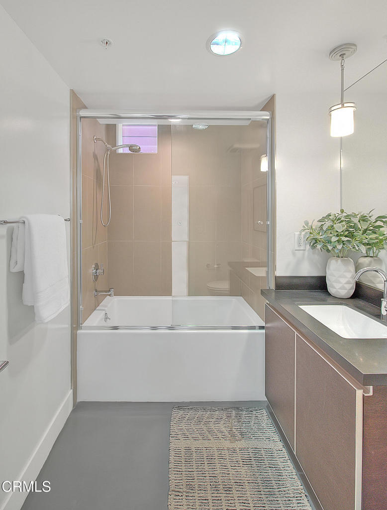 Property Photo: 133 S Los Robles Avenue 205 CA 91101
