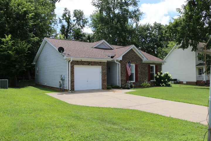 Property Photo:  231 Kathleen Ct  TN 37043 