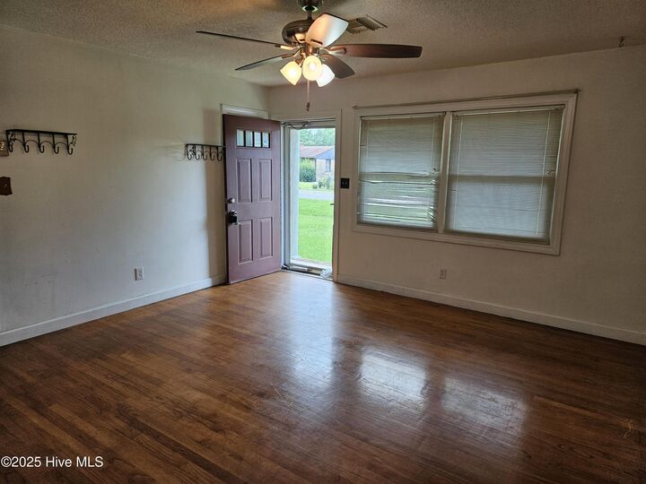 Property Photo:  713 Oakdale Drive  NC 27909 