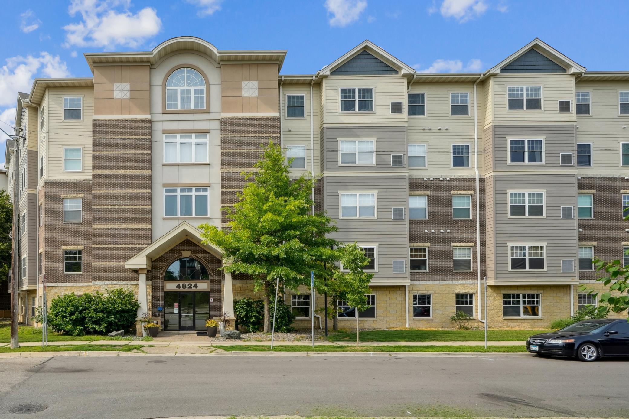 Property Photo: 4824 E 53rd Street 422 MN 55417