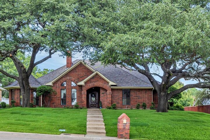 Property Photo: 1675 Shores Boulevard TX 75087