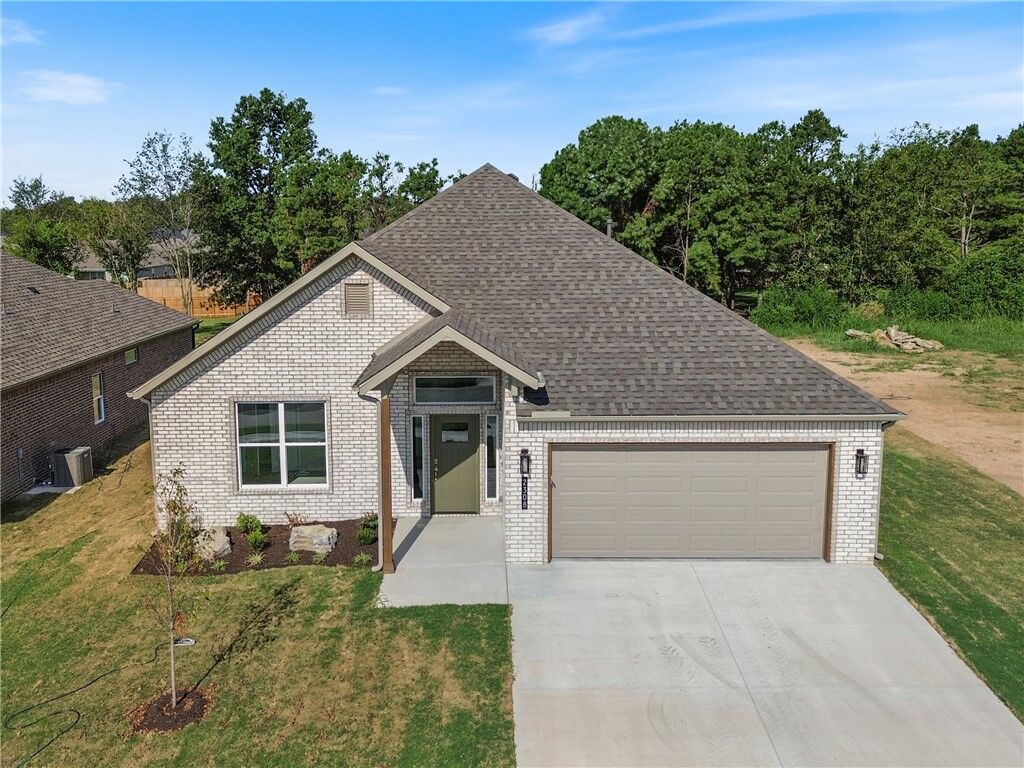 Property Photo:  2308 Lexington Street  AR 72761 
