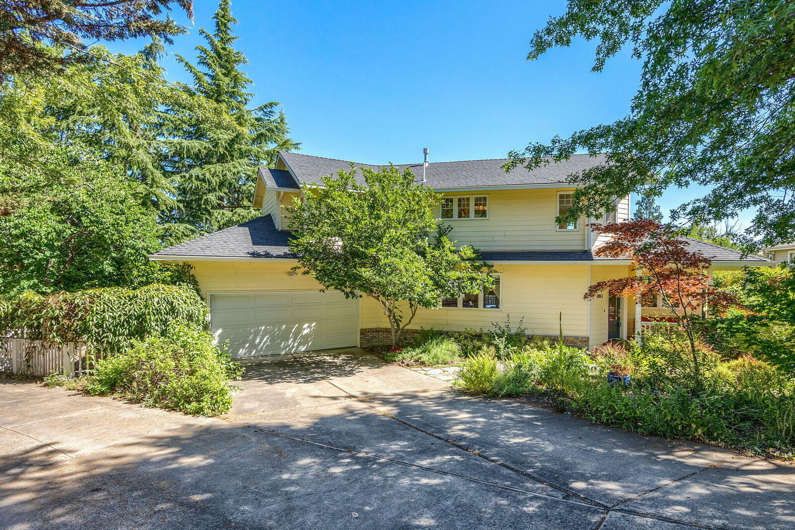 Property Photo: 1011 Canyon Park Drive OR 97520