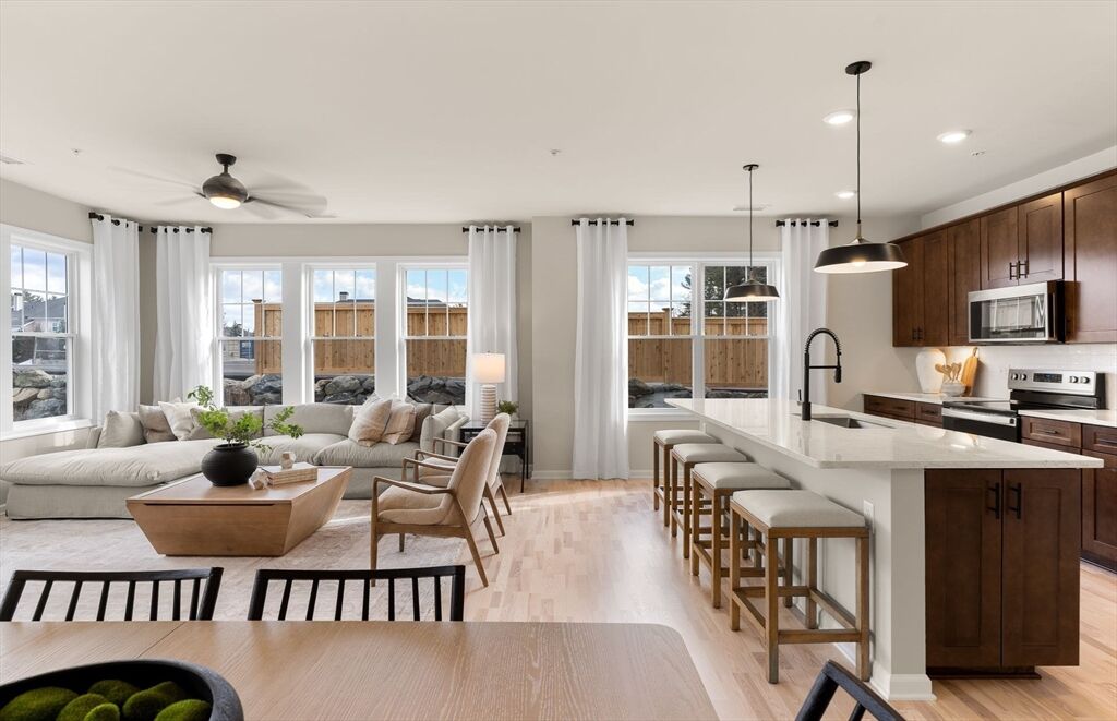 Property Photo:  6 Stratton Drive 3307  MA 01801 