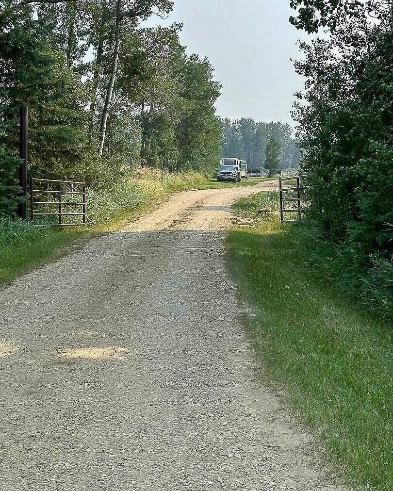 Property Photo: 1417 Township Road 412 AB T0C 0J0
