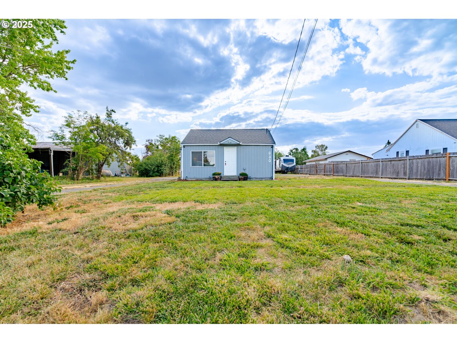 Property Photo:  630 Central Ave  OR 97355 