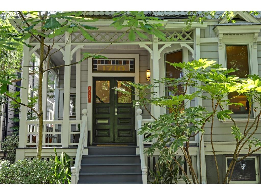 Property Photo: 1710 NW Hoyt St OR 97209