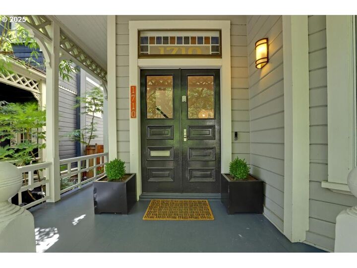 Property Photo: 1710 NW Hoyt St OR 97209