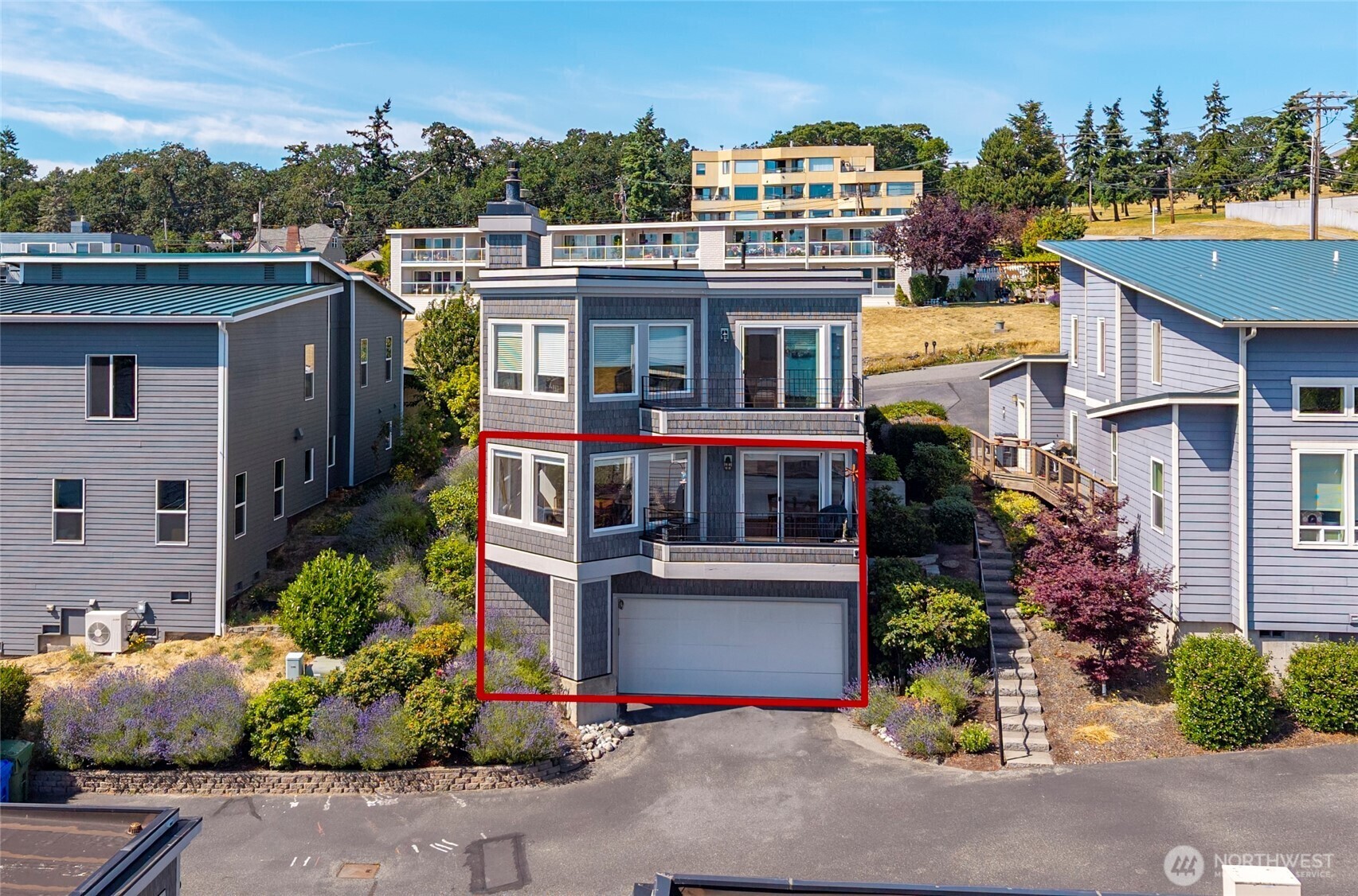 Property Photo:  1771 SE 10th Avenue D101  WA 98277 