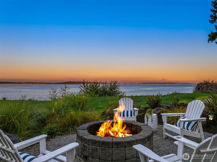 Property Photo: 10668 NE Manor Lane WA 98110