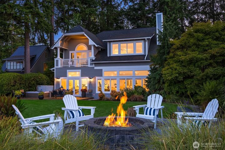 Property Photo:  10668 NE Manor Lane  WA 98110 