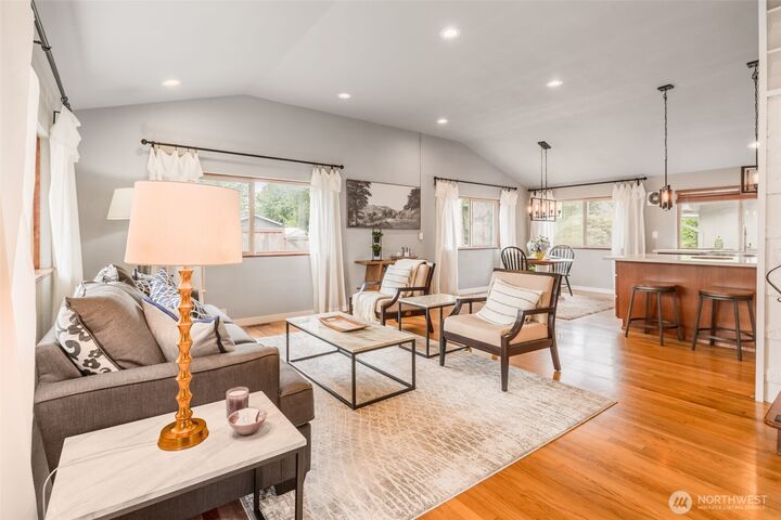 Property Photo: 922 SW 160th Street WA 98166