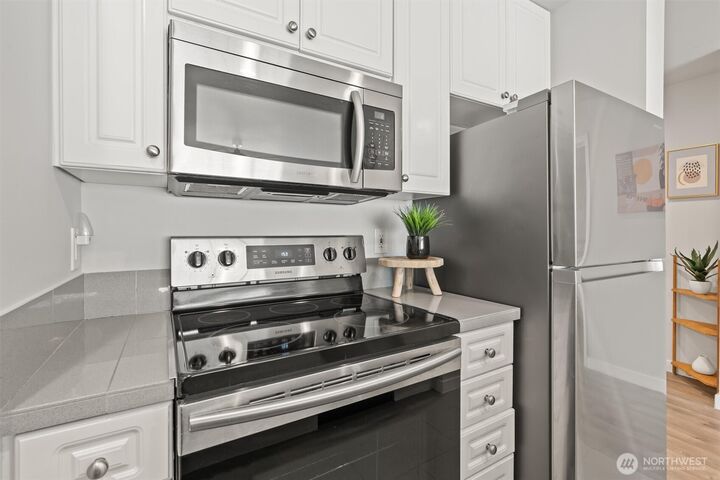 Property Photo: 321 10th Avenue S 705 WA 98104