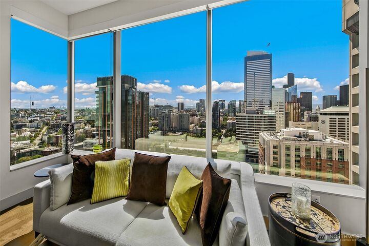 Property Photo:  737  Olive Way 3606  WA 98101 