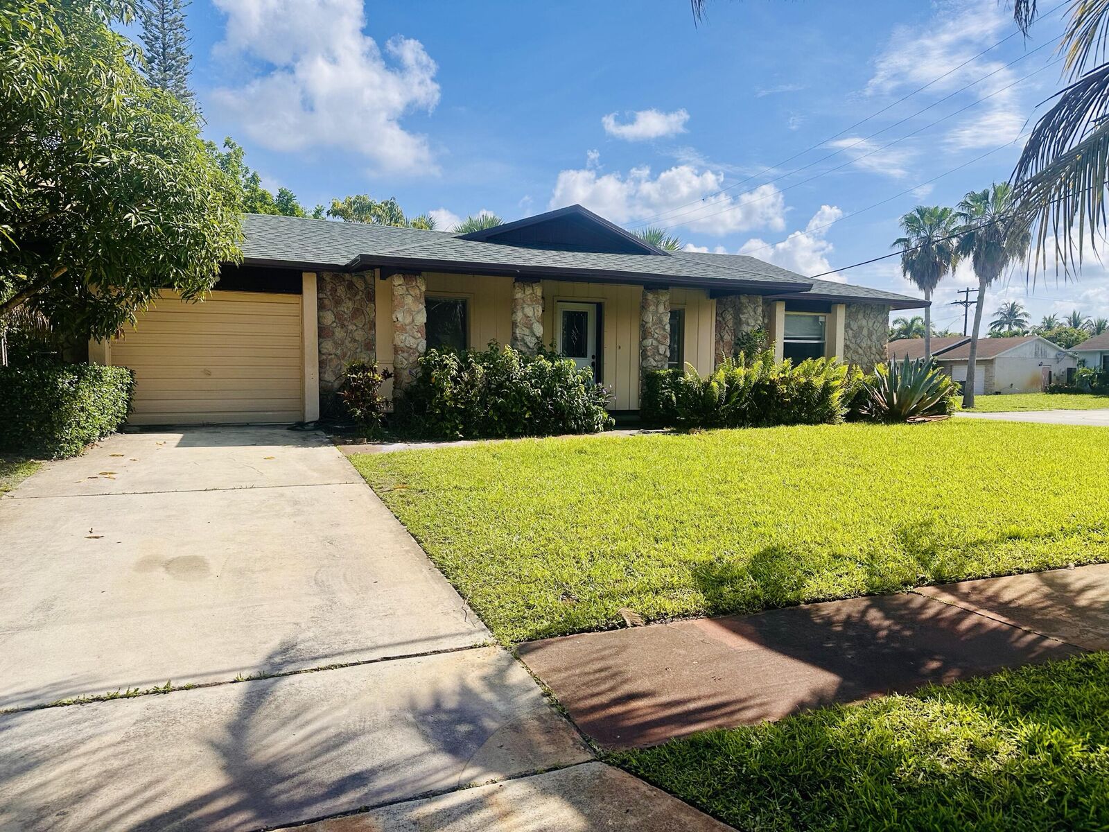 Property Photo:  6245 Saxon Boulevard  FL 33417 