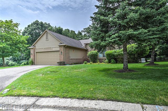 Property Photo: 7071 Deerwood Trail 28 MI 48323