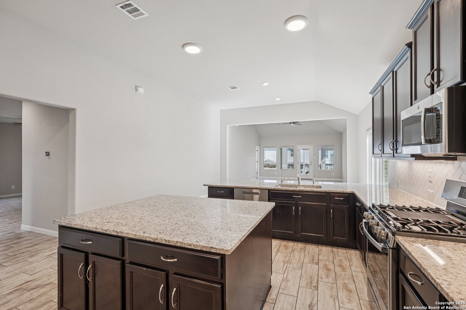 Property Photo: 6219 Alta Puerta TX 78247
