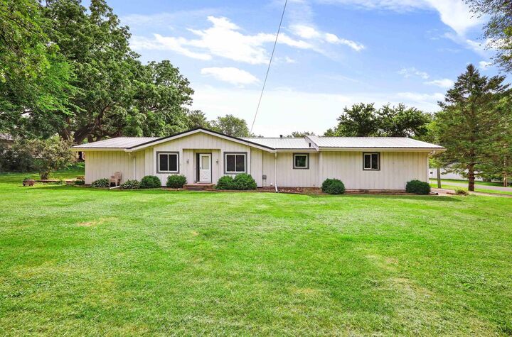 2730 Westchester Circle  Stoughton WI 53589 photo