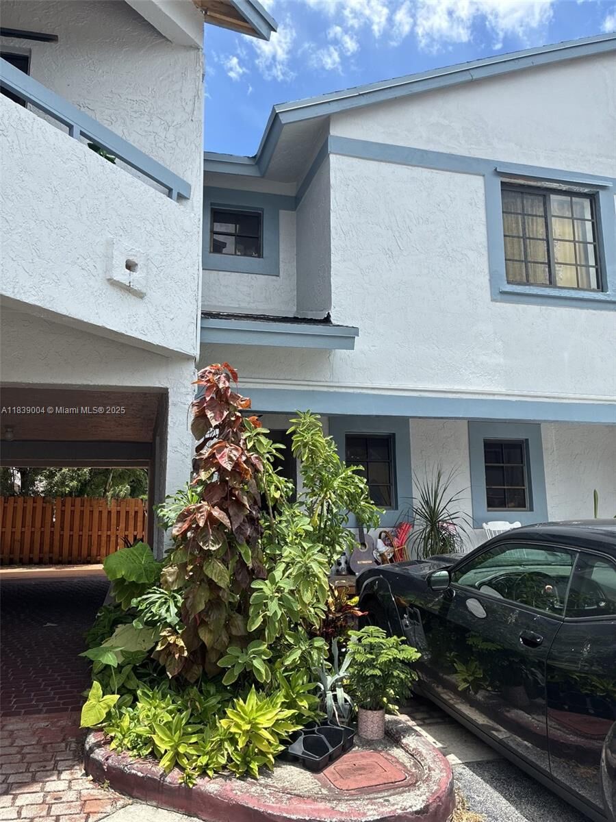 Property Photo: 1501 SW 122nd Ave 2-6 FL 33184