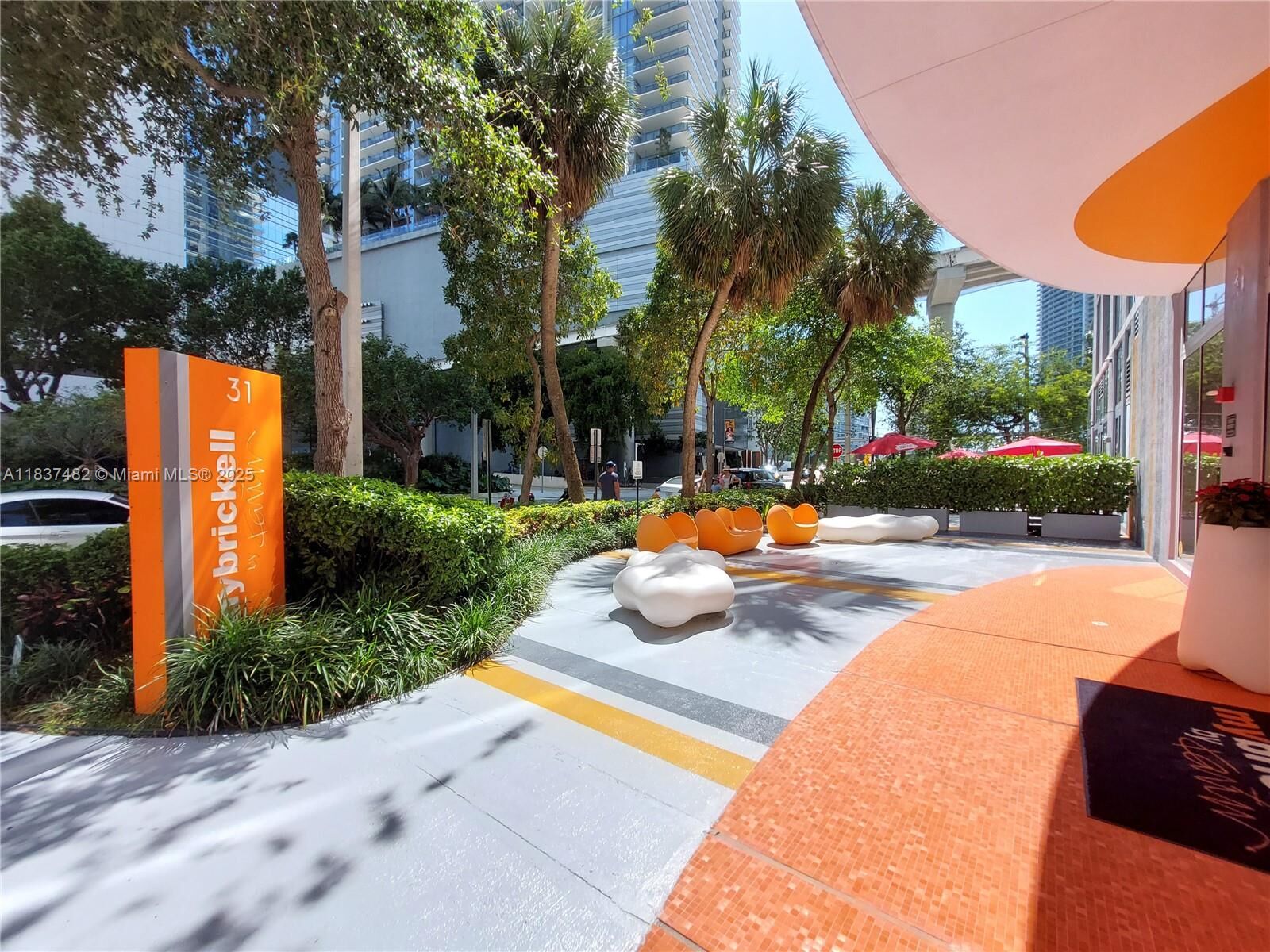 Property Photo:  31 SE 6th St 403  FL 33131 