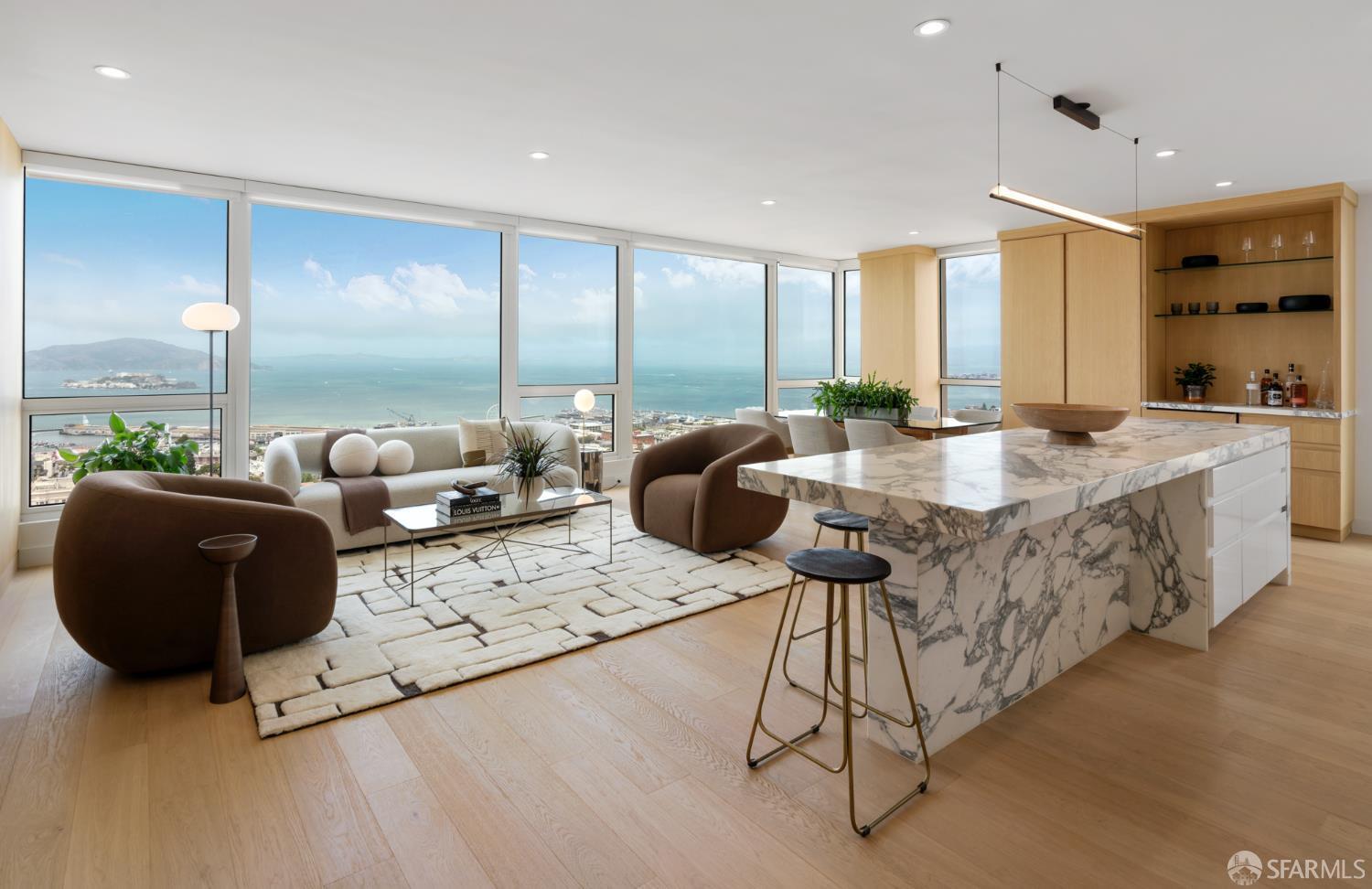 Property Photo: 1070 Green Street 801 CA 94133
