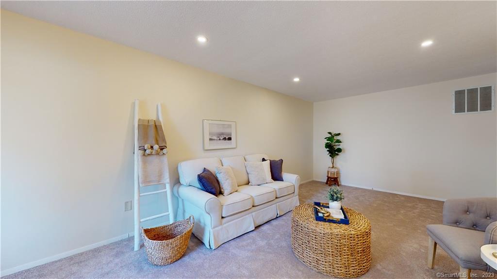 Property Photo: 114 Cottonwood Road 114 CT 06111