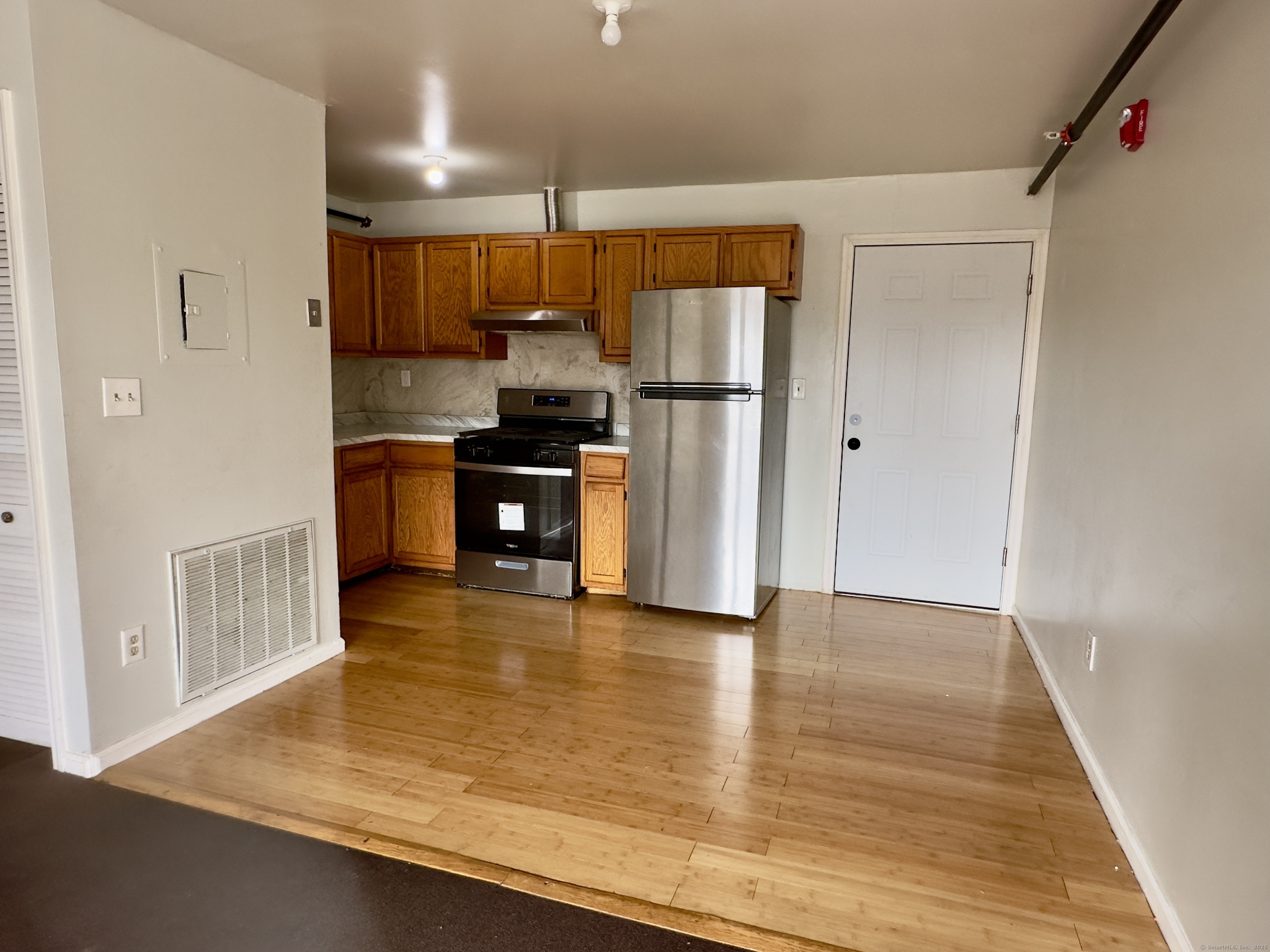 Property Photo:  861 Madison Avenue 1  CT 06606 