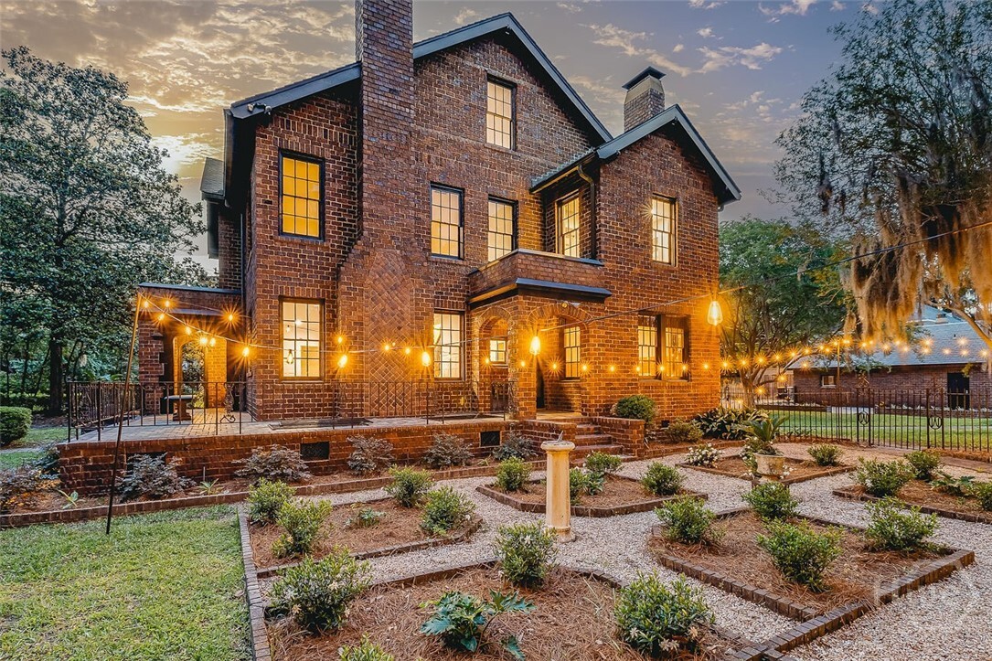Property Photo: 808 E Victory Drive GA 31405