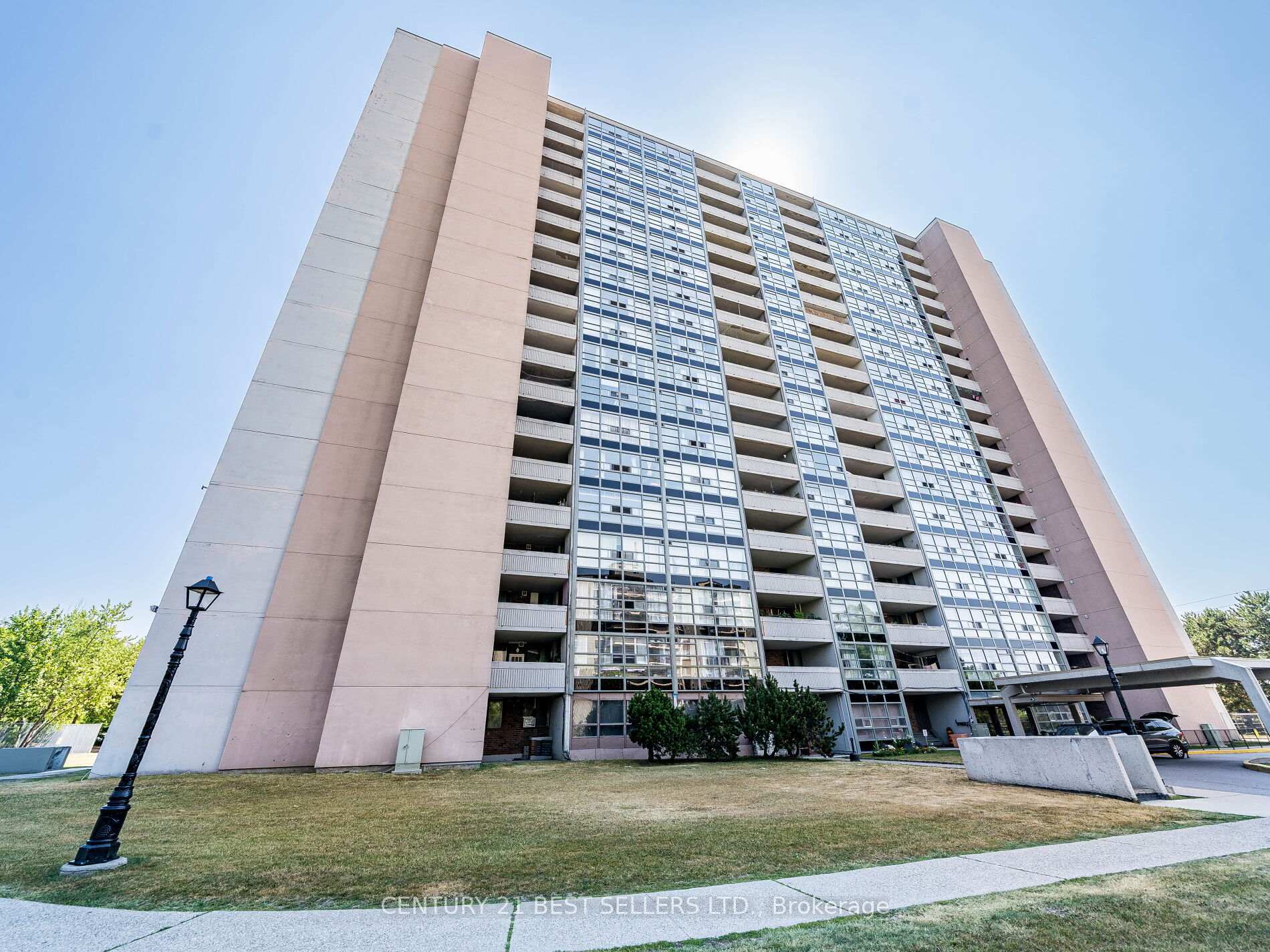 Property Photo: 3380 Eglinton Avenue E 1410 ON M1J 3L6