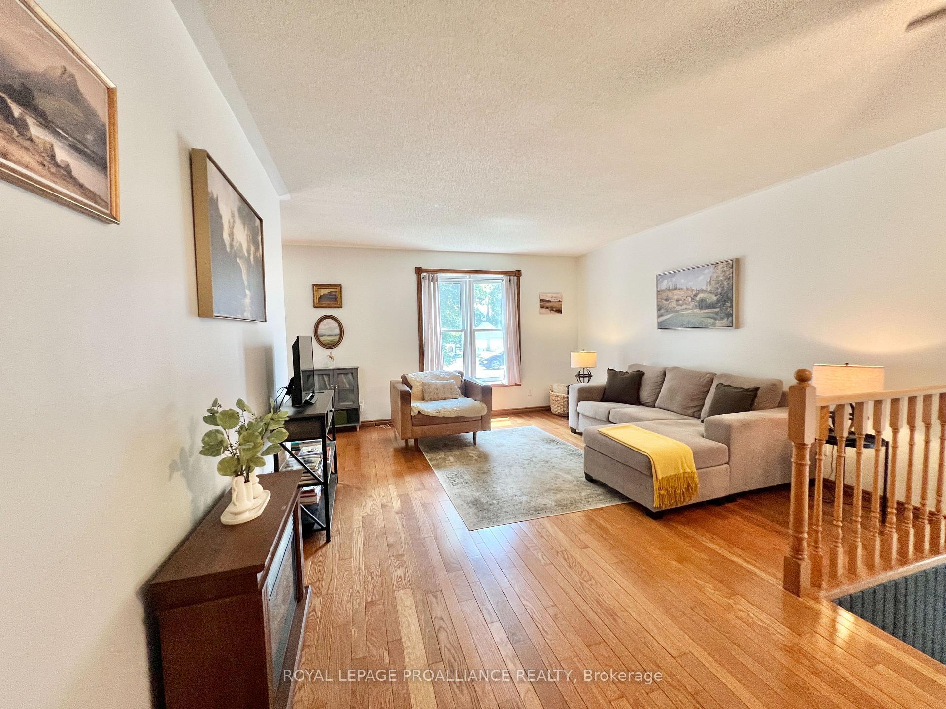 Property Photo:  108 Elgin Street  ON K0K 2K0 