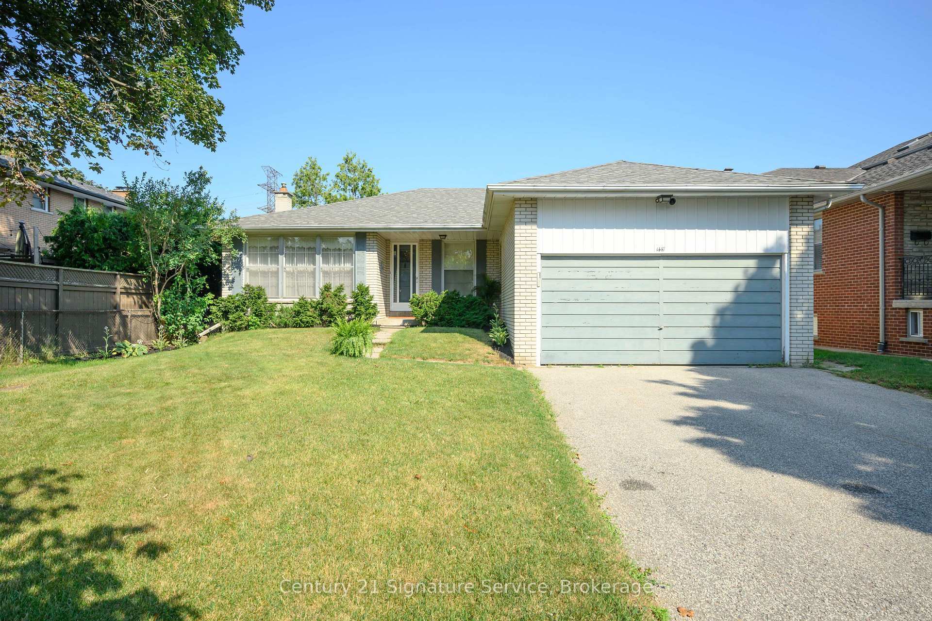 Property Photo: 1447 Venta Avenue ON L4X 1C9