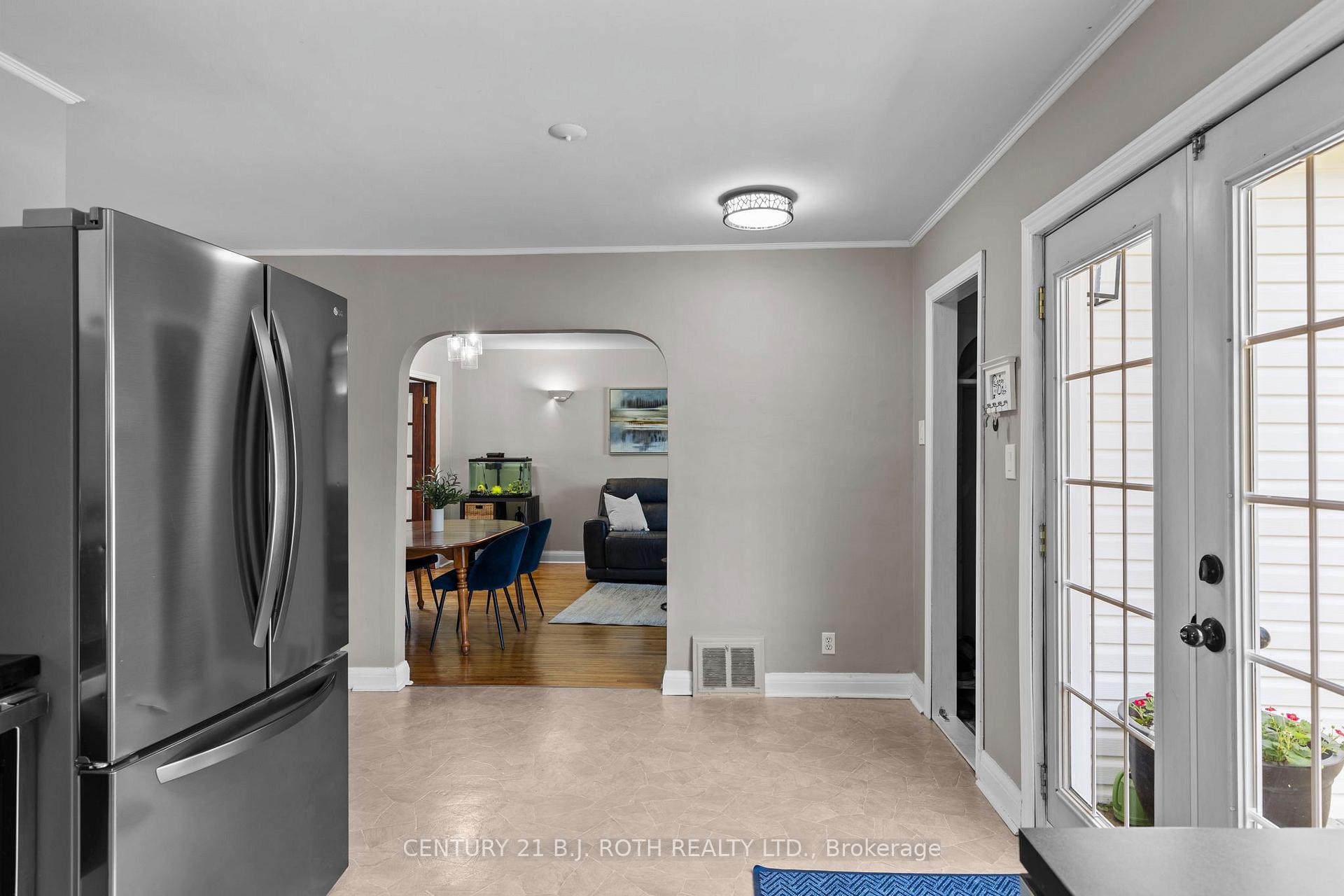 Property Photo:  307 Linwood Avenue  ON L3V 2W8 