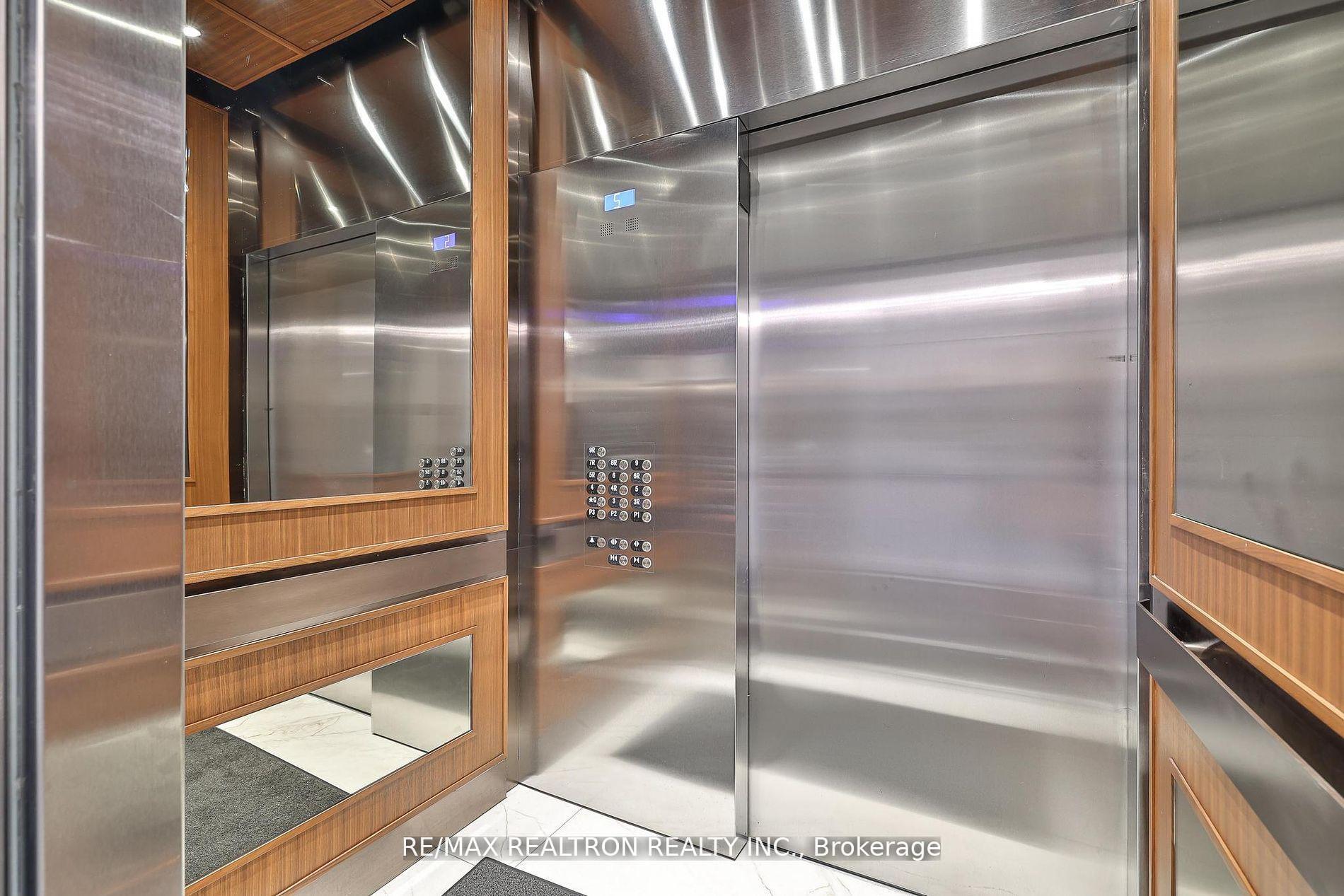 Property Photo: 285 Avenue Road 502 ON M4V 2G8