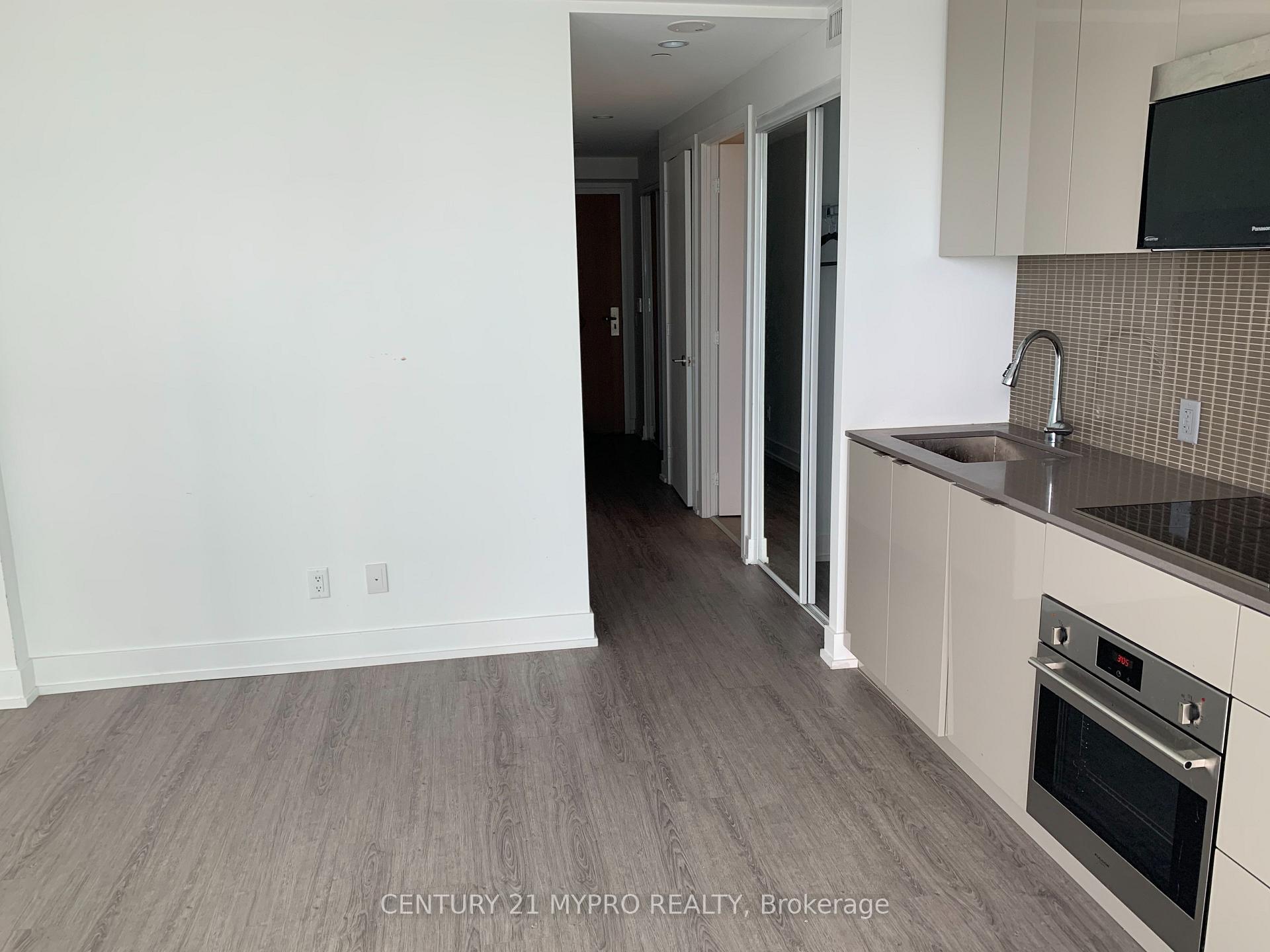 Photo de la propriété: 7 Grenville Street 4802 ON M4Y 0E9