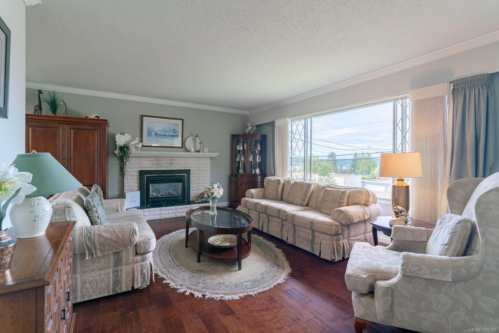 Property Photo: 450 Davis Rd BC V9G 1V5
