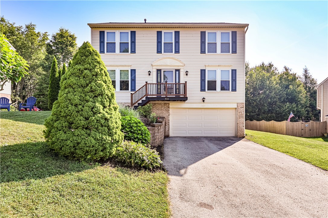 Property Photo: 951 Castlegate Cir PA 15601