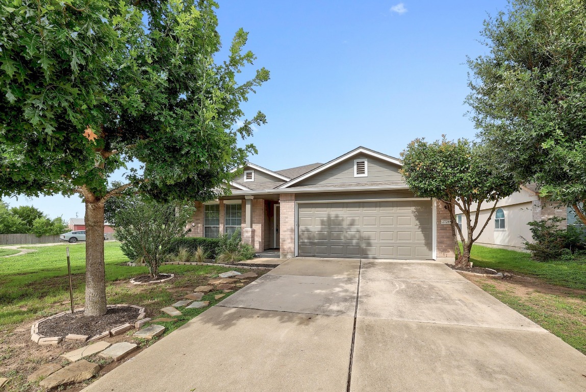 Property Photo: 2728 Breezy Point Cove TX 78665