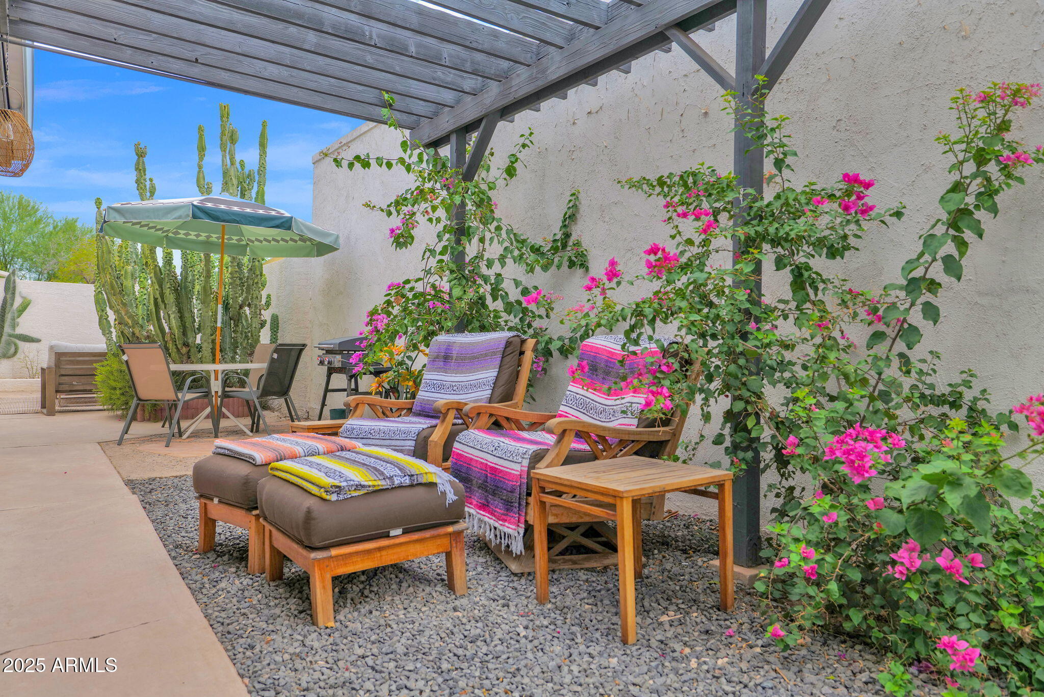 Property Photo: 408 W La Jolla Drive AZ 85282