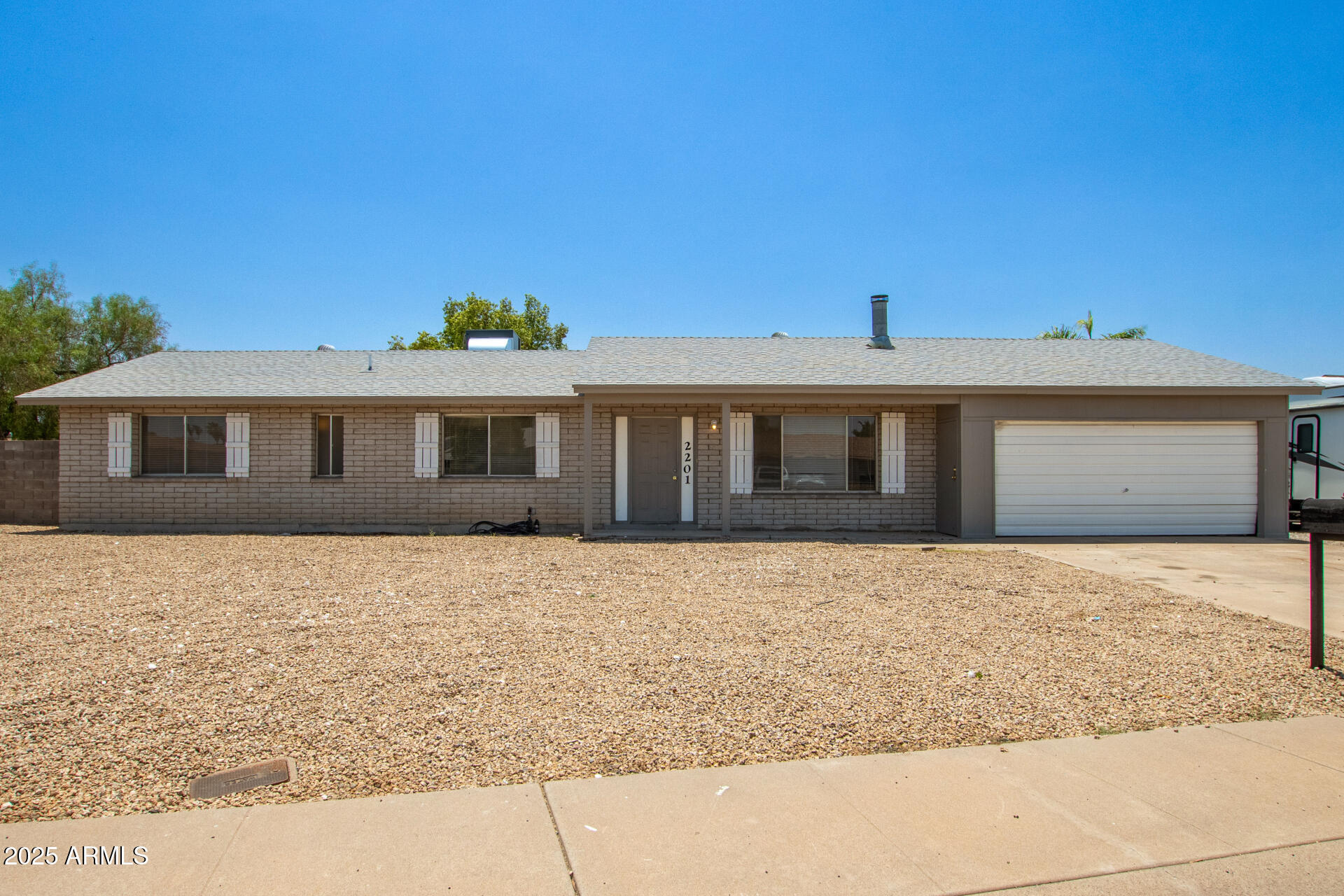 Property Photo: 2201 W Topeka Drive AZ 85027