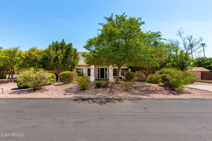 Property Photo: 6729 W Villa Theresa Drive AZ 85308