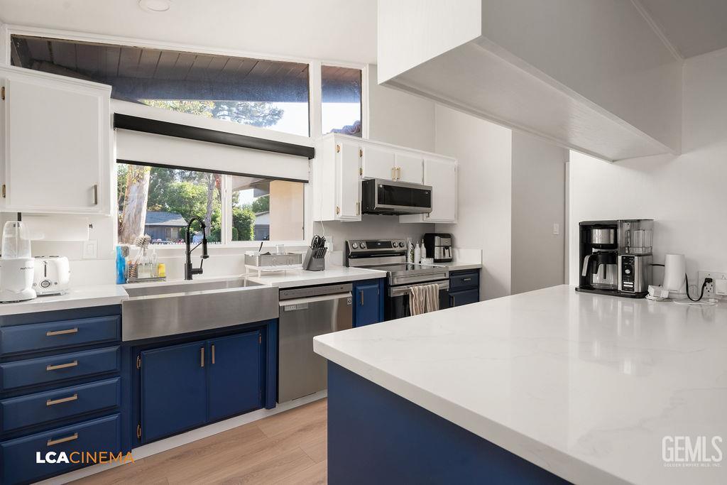 Property Photo:  4204 Garnsey Lane  CA 93309 