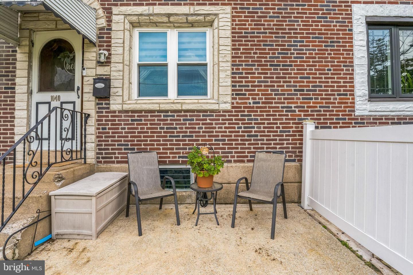 Property Photo: 1040 Oakwood Drive PA 19036