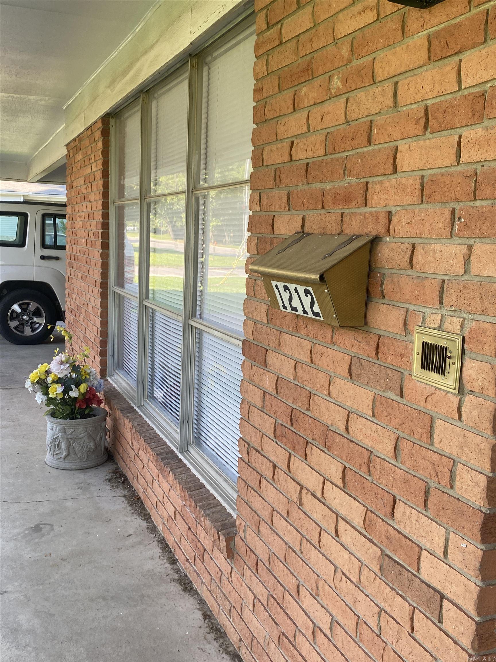 Property Photo:  1212 Donaghey Ave.  AR 72034 
