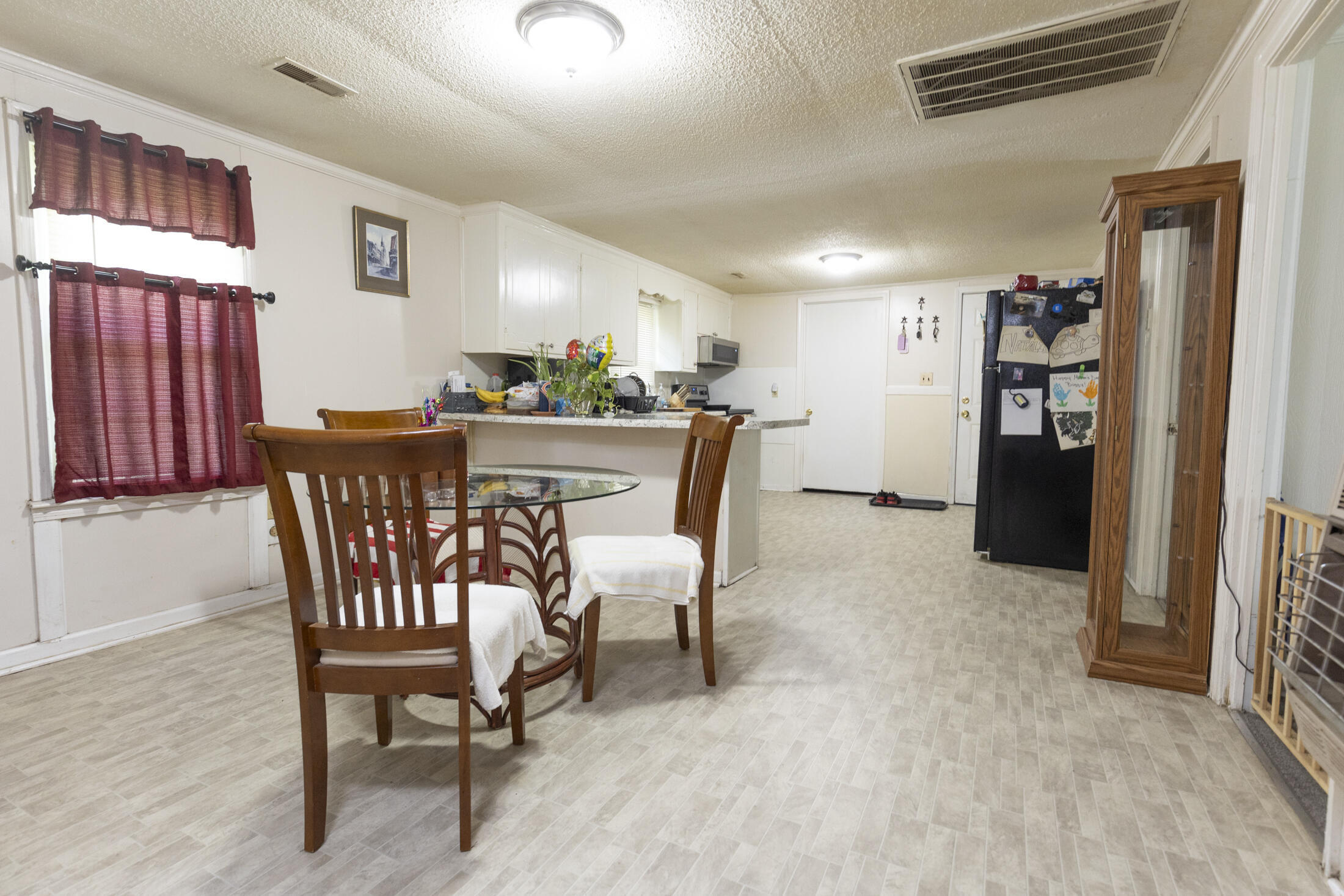 Property Photo: 202 Kirven Street SC 29125