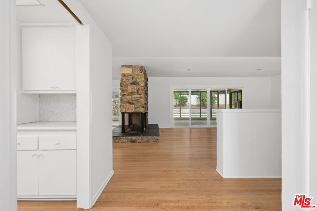 Property Photo:  5931 Shenandoah Ave  CA 90056 
