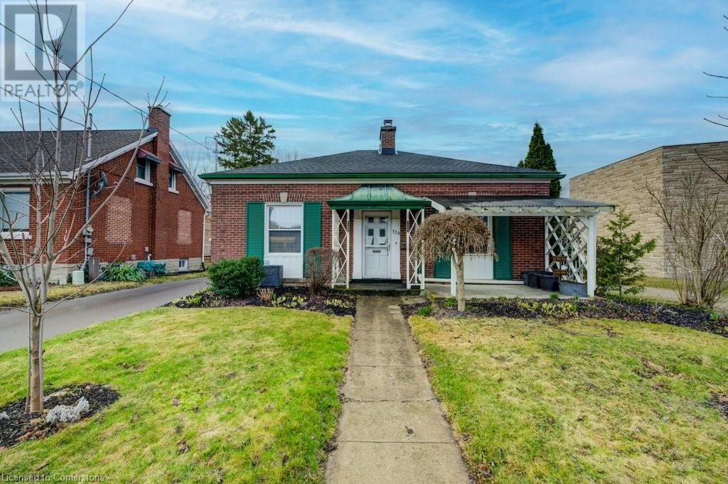 Property Photo:  139 Stirling Avenue South  ON N2G 3N8 