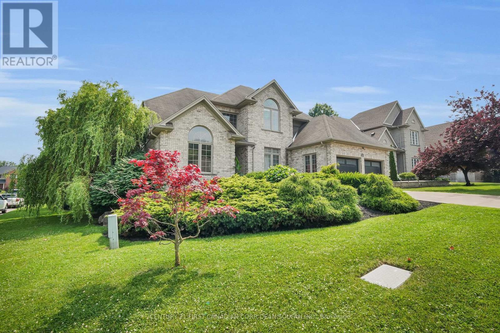Photo de la propriété: 926 Cranbrook Road ON N6K 4X8