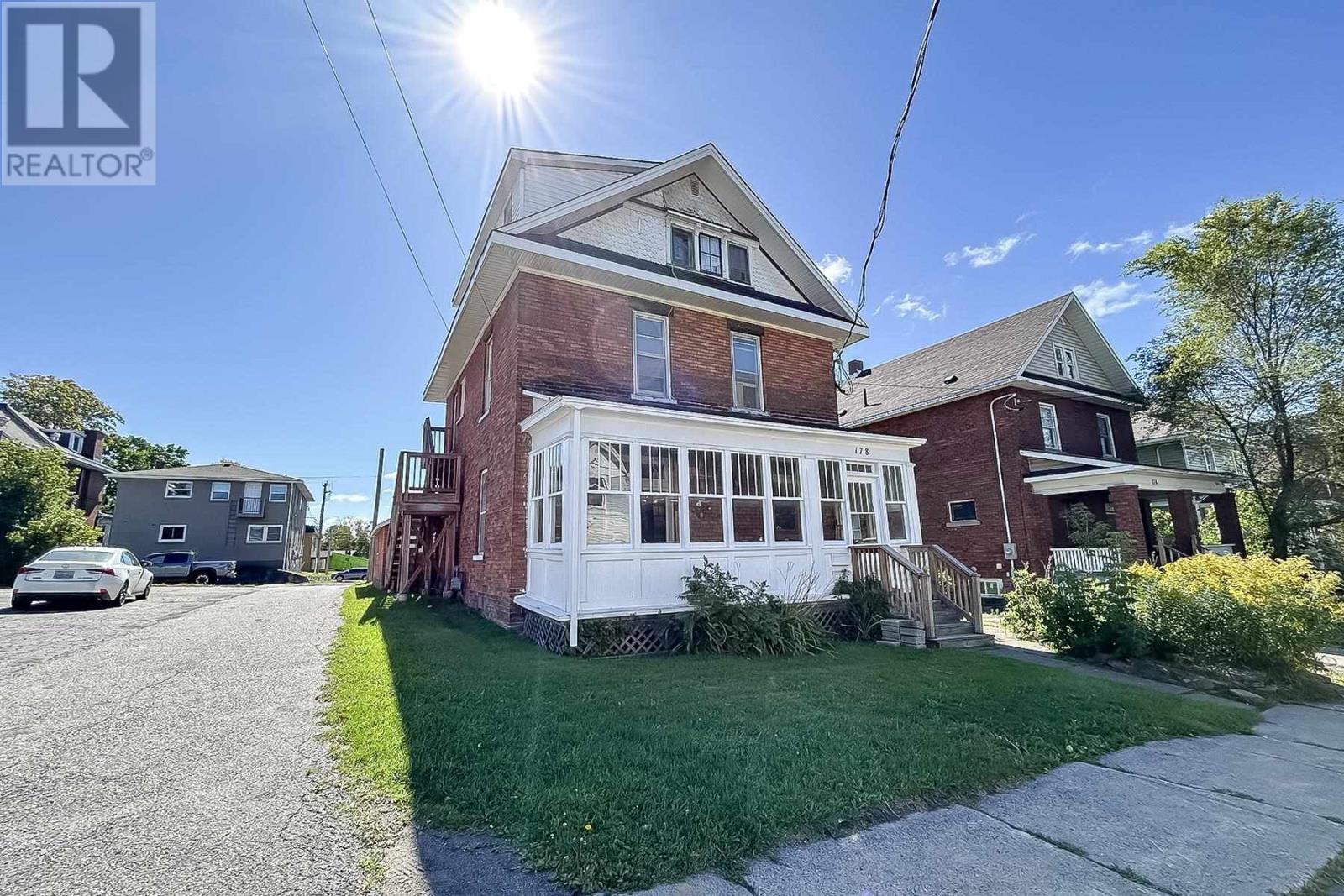 Photo de la propriété: 178 McDougald St ON P6A 3A8