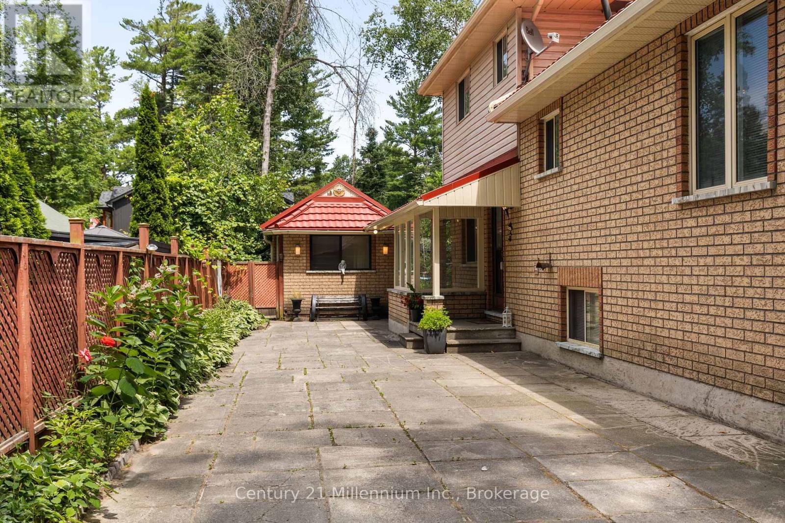 Property Photo:  49 32nd Street North  ON L9Z 2C4 